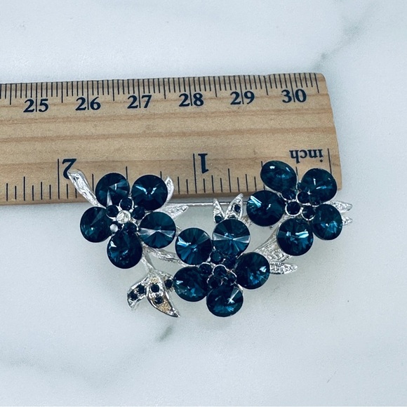 Vintage Rhinestone Brooch Pin Deep Blue Glass Rivoli Flower Swag Silver Tone - Picture 11 of 12